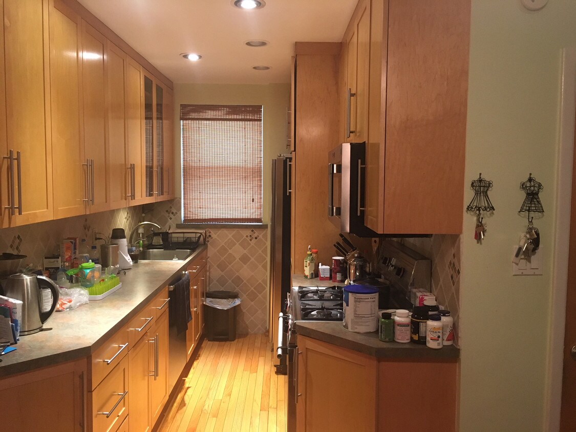 Foto principal - 1864 77th St
