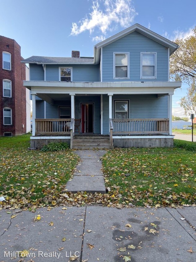 1228 Main St, Davenport, IA 52803 Apartment for Rent in Davenport, IA