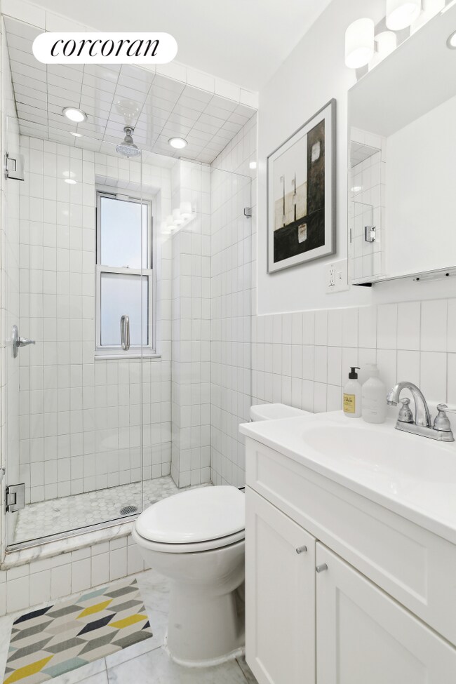 Foto del edificio - 3157 Broadway