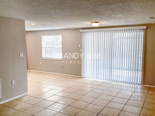 Building Photo - MOVE IN SPECIAL - $1000 off JUNE Rent - Mo...