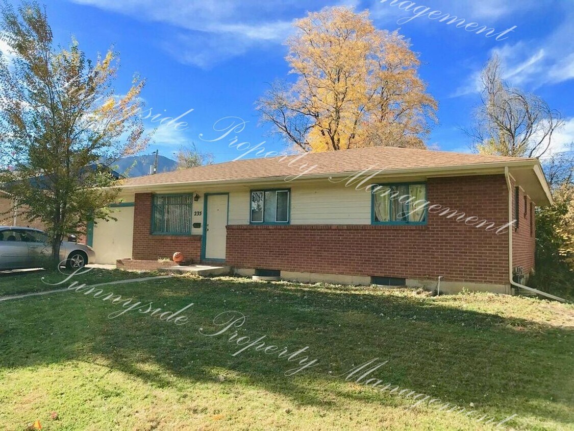 Foto principal - 4 Bedroom Ranch home in Martin Acres