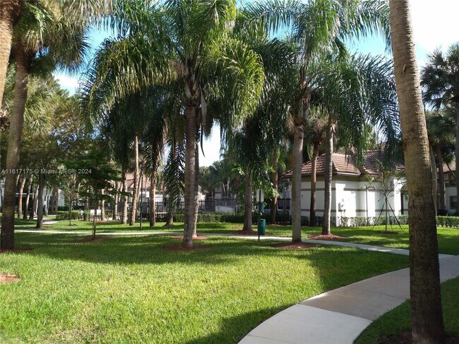 Foto del edificio - 570 S Park Rd
