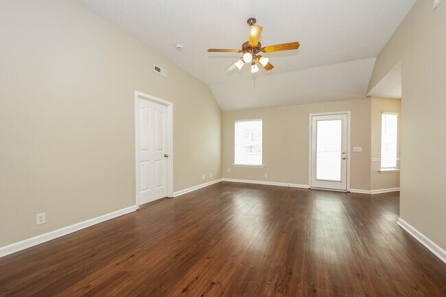 Foto del edificio - 1229 Shannon Ln