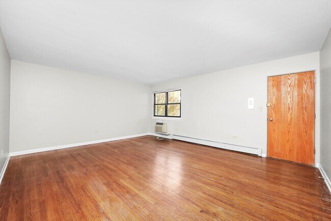 Foto del edificio - Top Floor 1 Bedroom near St. Francis Hospi...
