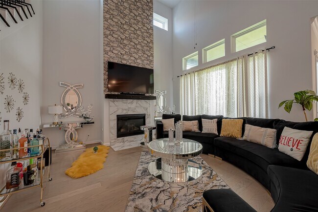 Foto del edificio - 9207 Secretariat Ln