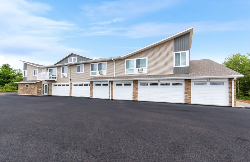 Building Photo - 352 Deschane Ave