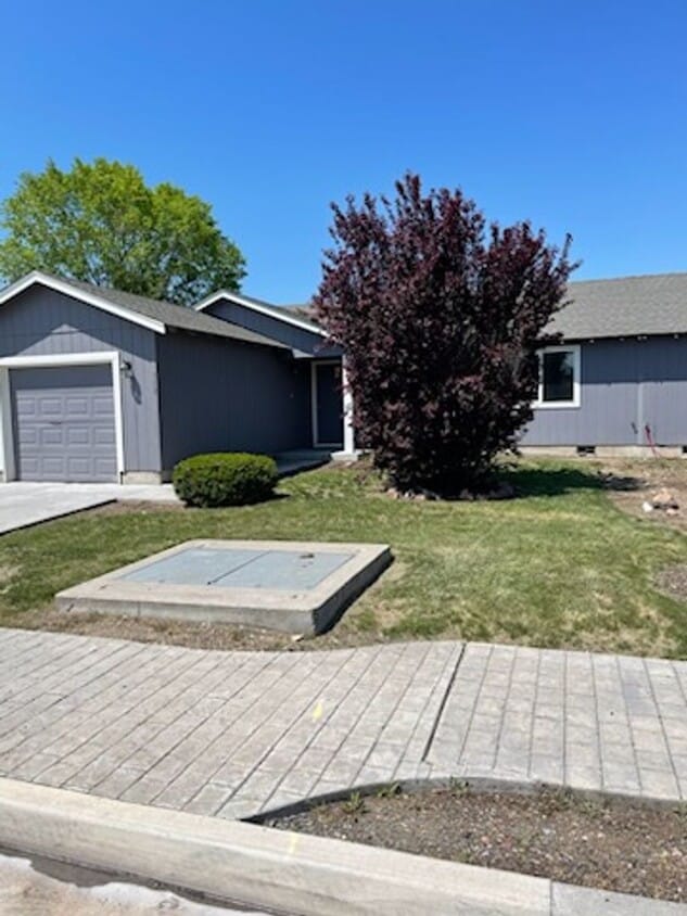 952 SE Kierra Pl, Madras, OR 97741 House Rental in Madras, OR