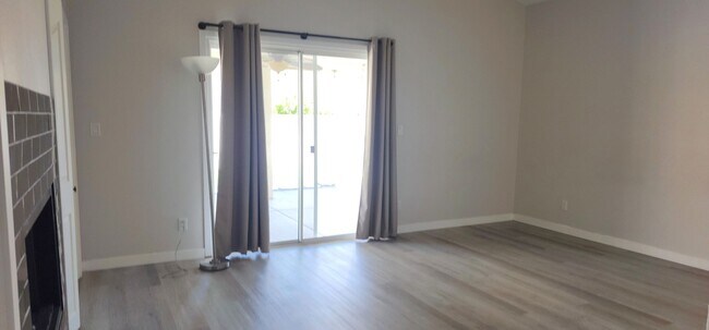 Foto del edificio - Spacious 4-bedroom Home Available in Deser...