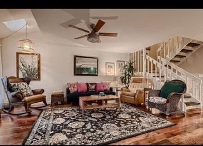 Building Photo - Spacious Townhome in Aurora