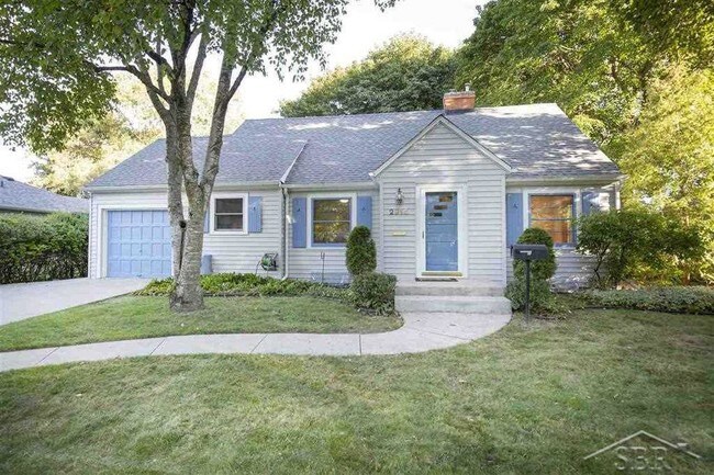 Building Photo - 2914 Manor Dr