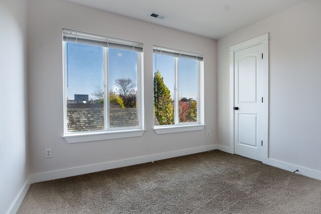 Foto del edificio - Remodeled 3/2.5 Townhomes