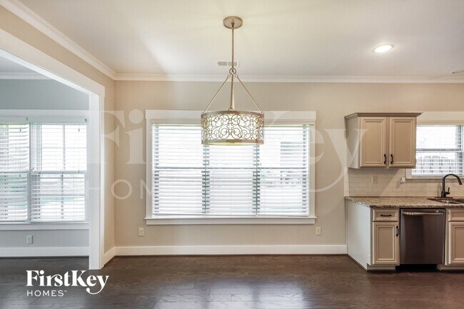 Foto del edificio - 1017 Edgewater Ln