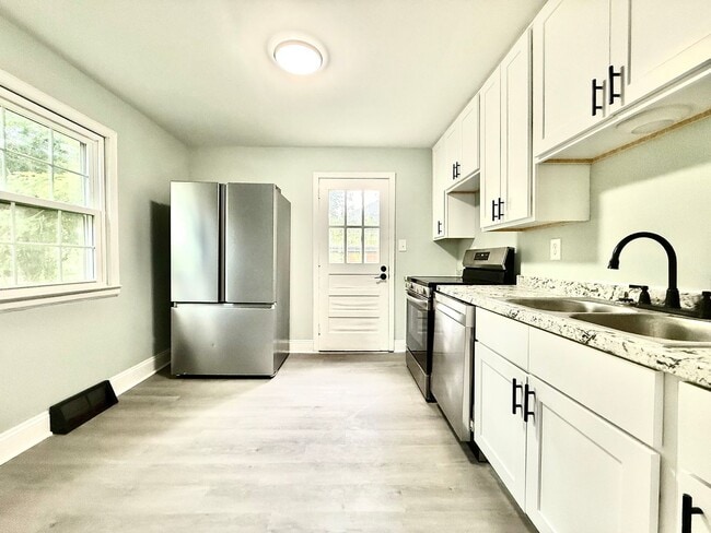 Building Photo - 3 Bedroom 1 Bathroom Home in Durham