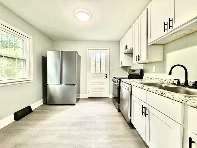 Foto del edificio - 3 Bedroom 1 Bathroom Home in Durham
