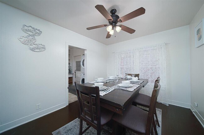 Building Photo - 2501 Truxillo St