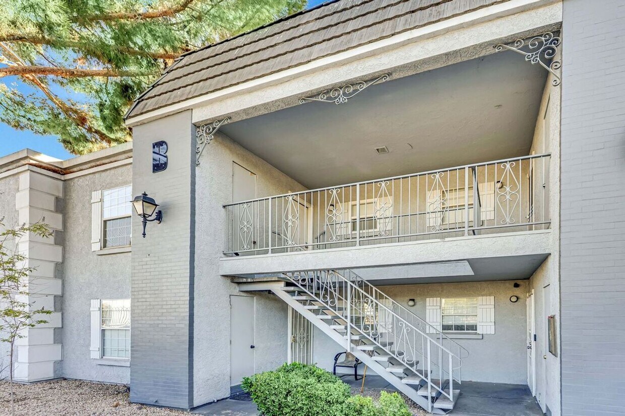 Foto principal - Very Nice 2bd/2ba Condo!! Gated Friendly C...