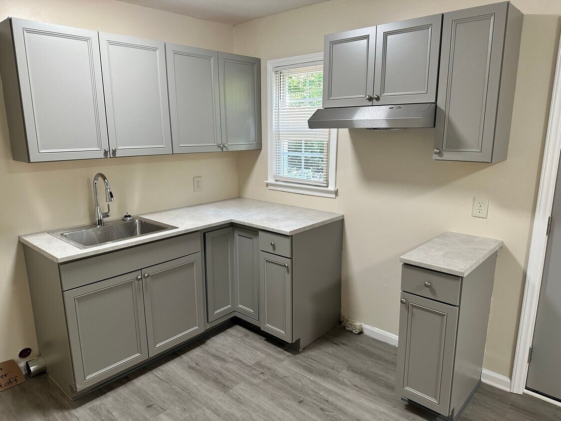 Primary Photo - Newly Renovated Two Bedroom Townhome!!