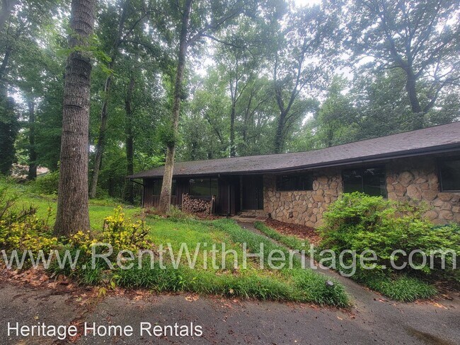 Building Photo - 5 br, 2.5 bath House - 1050 Flamingo Dr.