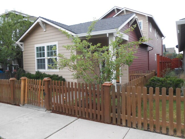 Foto del edificio - 21290 Woodruff Pl