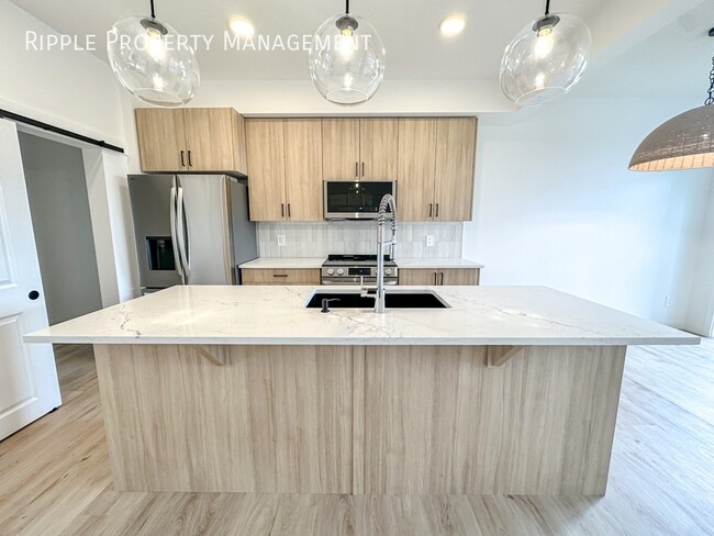 Photo du bâtiment - 50% OFF YOUR FIRST MONTHS RENT! FANTASTIC ...