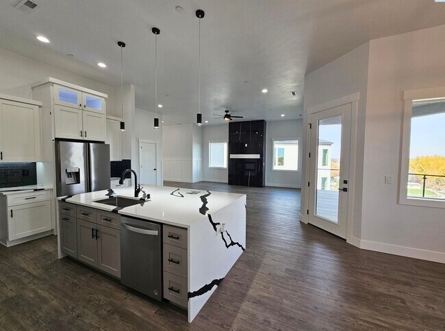 Foto del edificio - Rambler/Basement with Territorial Views