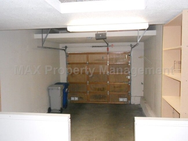 Building Photo - Available now 2 Bedrooms 2 Bathrooms Townh...