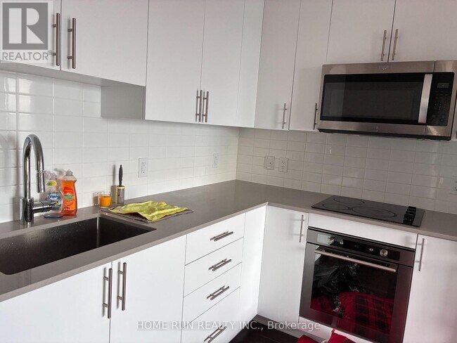 Photo du bâtiment - 805-1805 Carling Ave