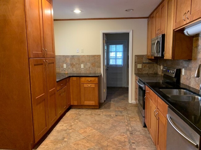 Building Photo - 1300 Garden Crest Cir