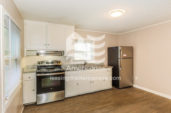 Building Photo - 652 Lorraine Dr