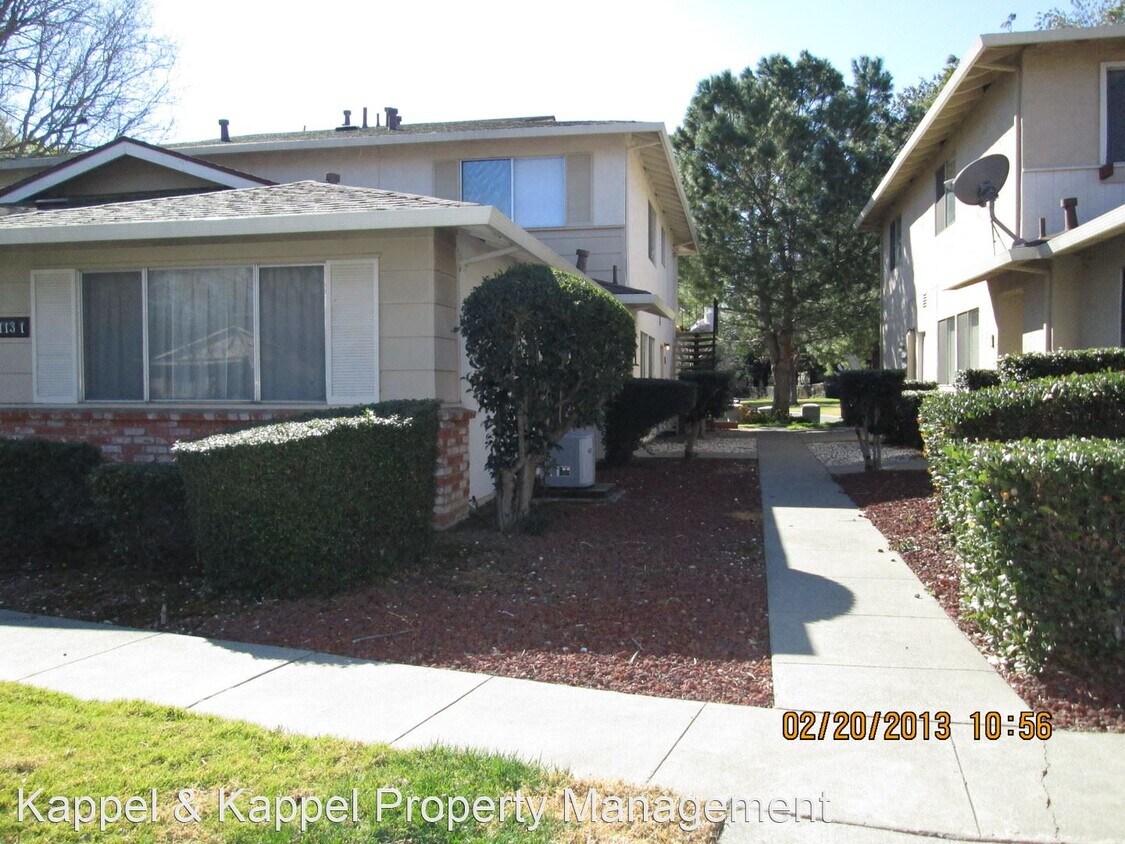 Primary Photo - 2 br, 1.5 bath House - 113 Del Rio Court, #2