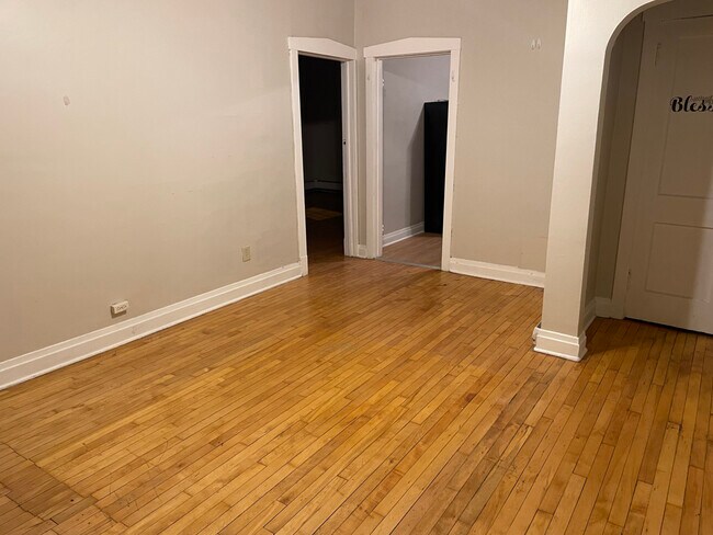 Building Photo - 318 S Westmore-Meyers Rd