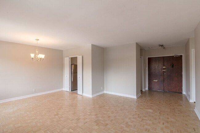 Building Photo - 4555 Av. Bonavista