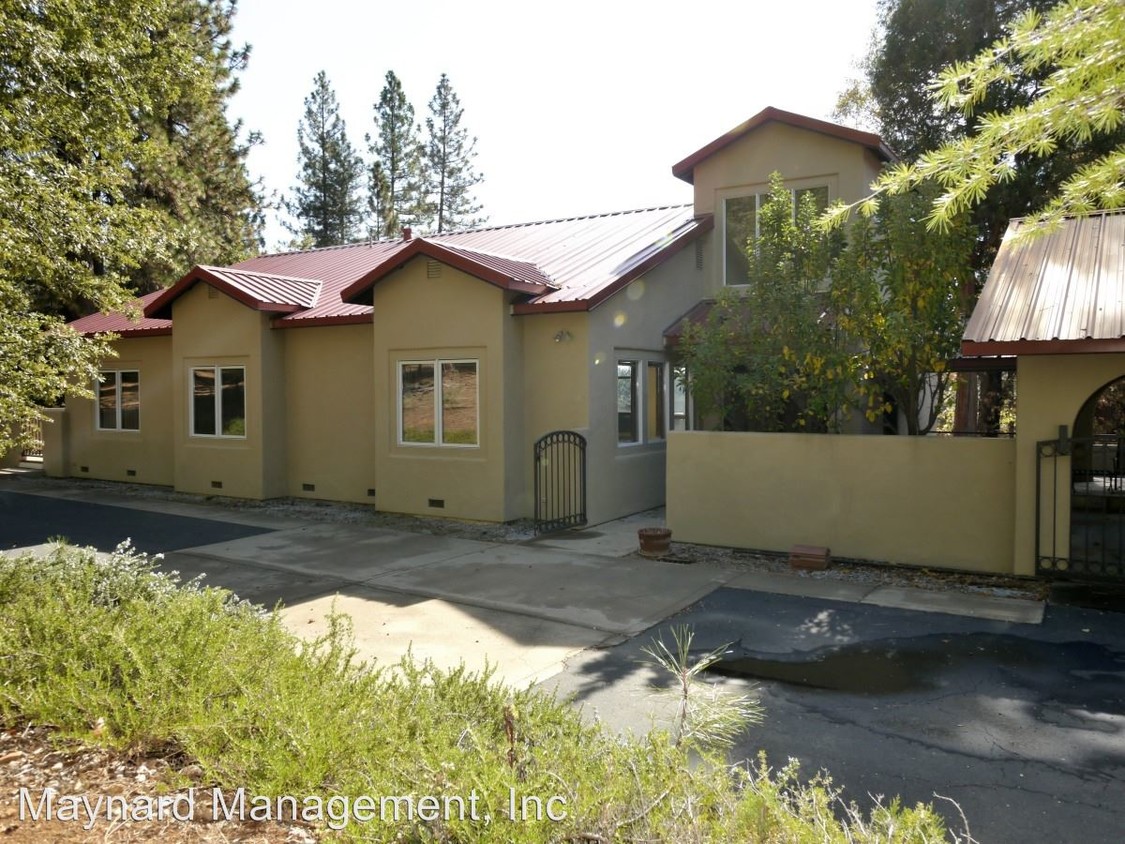 Foto principal - 25351 Mountain View Rd