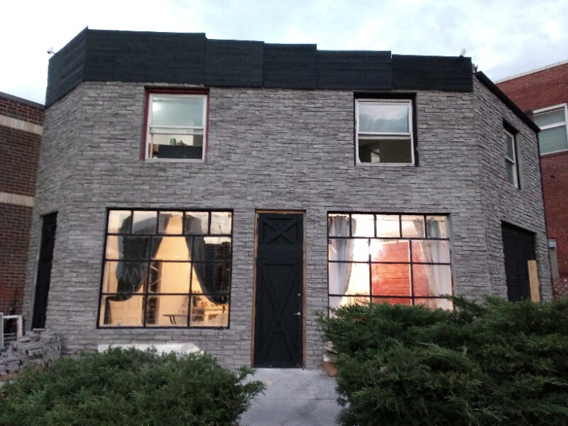 Primary Photo - 2120 N Broadway