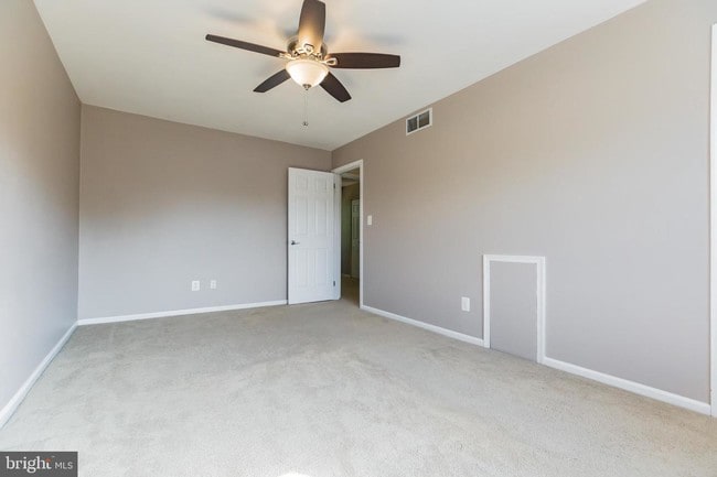 Building Photo - 5033 E Woodmill Dr