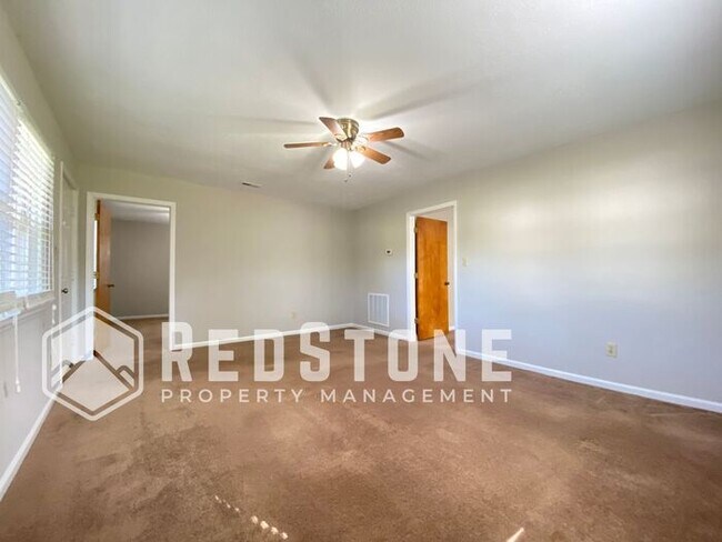 Foto del edificio - 2 Bed, 1.5 Bath - House