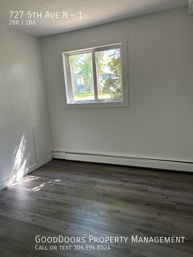 Photo du bâtiment - 727 5th Ave N
