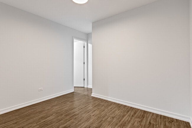 Building Photo - 5411 N Winthrop Ave