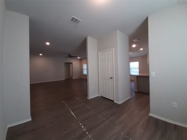 Foto del edificio - 221 Stalwart Hl Trl