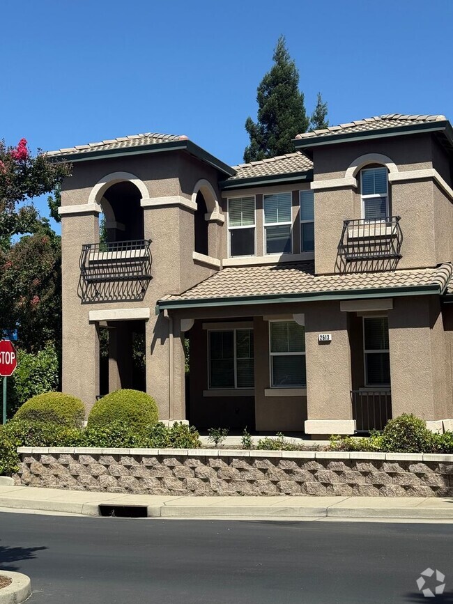 Building Photo - 2613 Las Palomas Loop