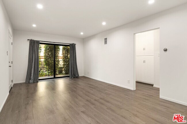 Foto del edificio - 4615 Finley Ave