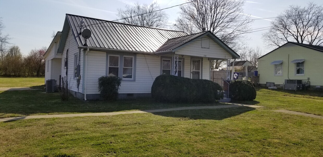 219 W Adams Ave, Lebanon, TN 37087 House for Rent in Lebanon, TN
