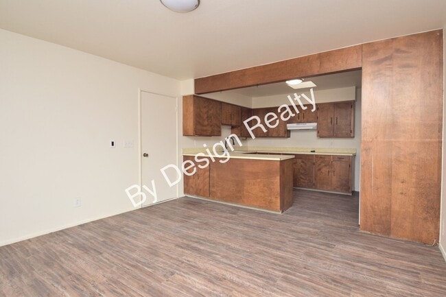 Foto del edificio - Massive 2 Bed 2 Bath Corner Lot Duplex w/ 1 Car Garage – Near UA & Downtown