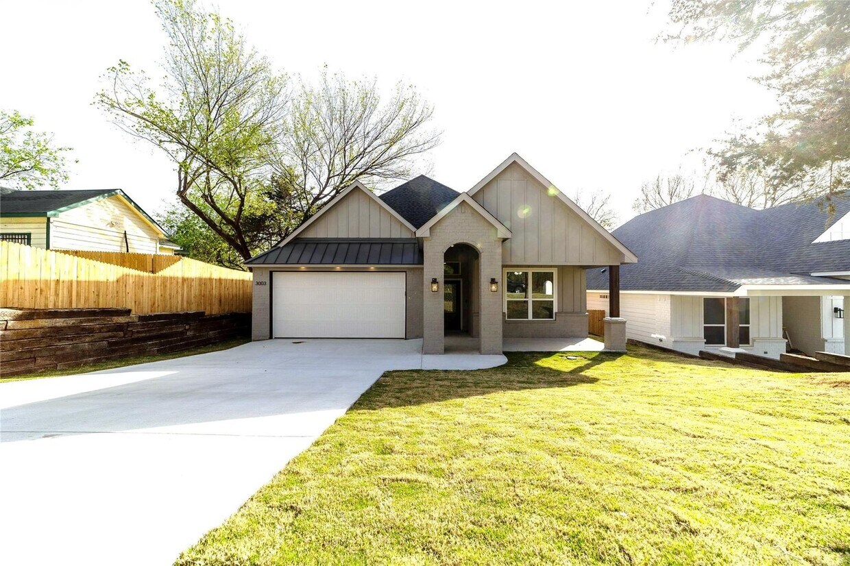 Foto principal - Beautiful Home for Lease