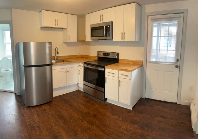 Building Photo - 374 Migeon Ave