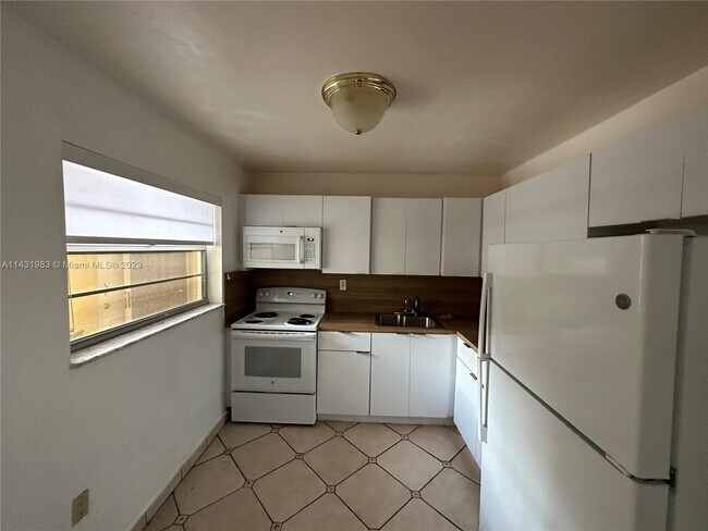 Building Photo - 7900 Tatum Waterway Dr
