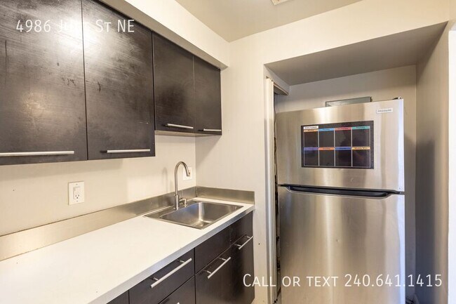 Foto del edificio - 4986 Just St NE