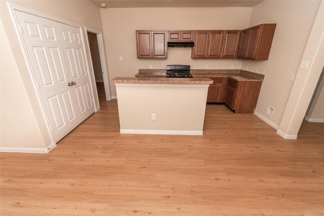 Foto del edificio - 2410 Thorney Ct