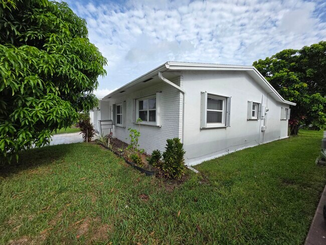 Foto del edificio - 7195 NW 9th Ct