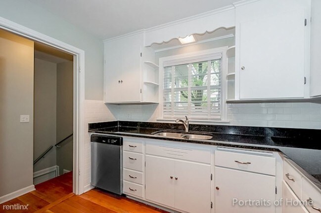 Foto del edificio - 2 br, 1 bath House - 404 Ridgewood Ave